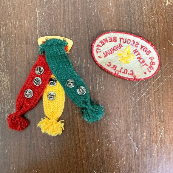 Vintage Webelos Boy Scout‎ Ribbon Holder pin & 1984 Boy Scout benefit patch - Picture 3 of 4